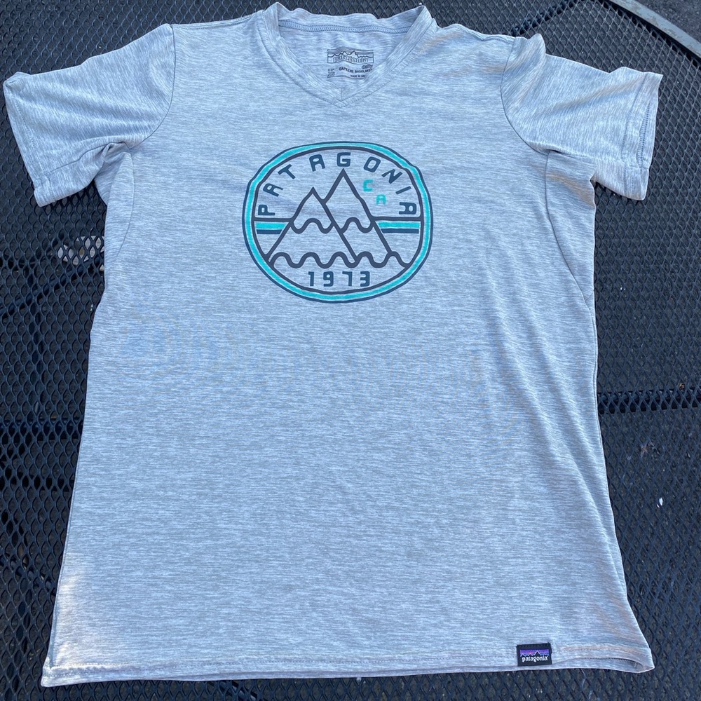 Patagonia XS Capilene Baselayer V-Neck Graphic T-Shirt